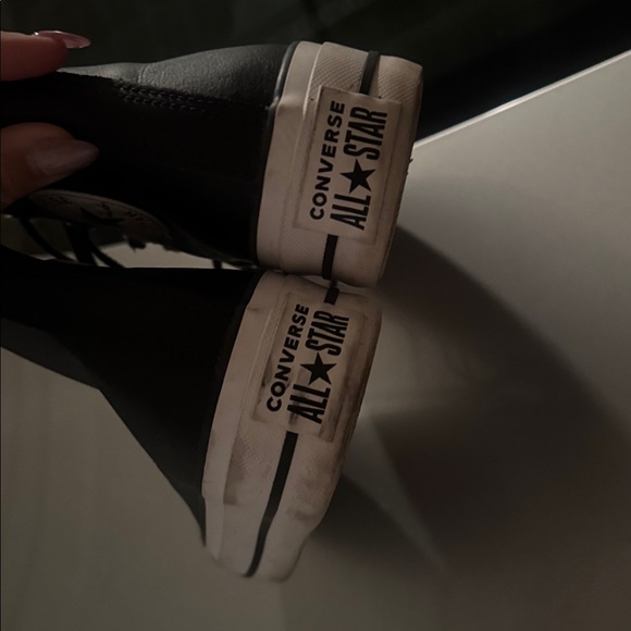 Women’s 7.5 Converse Black and White High-Top Sneakers/ hardly worn - Picture 6 of 7